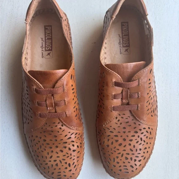 Pikolinos Shoes - Picture 2 of 4